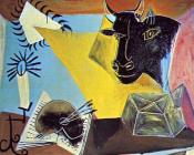 巴勃罗 毕加索 : 黑色牛头、书、调色板和树枝形的装饰灯